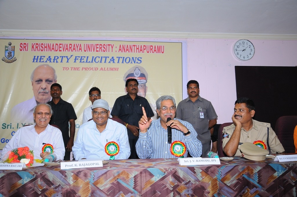 SKU VC Prof.Kuderu Rajagopal AP Cheif Secretary IYR Krishna Rao AP DGP JV Ramudu Dist SP sharing dias during SKU Alumni meet