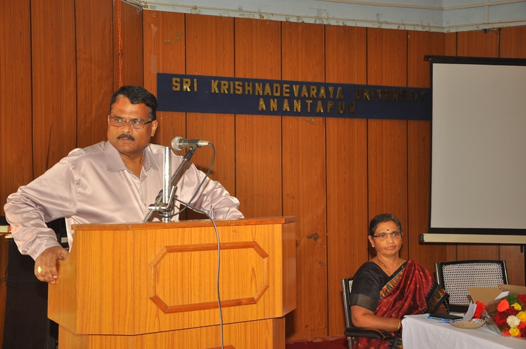 SKU VC Prof.Kuderu Rajagopal adressing affiliated colleges principal-CDC