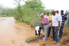 SKU Vice-Chancellor Prof.Kuderu Rajagopal doing pooja to Pandameru water source to University as gratituide